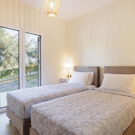 Villa Breeze & Villa Coco By Konnect, Avlaki Beach Kassiopi Dış mekan fotoğraf