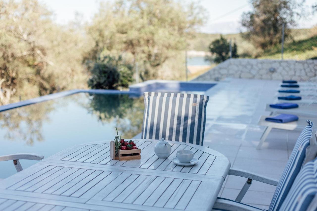 Villa Breeze & Villa Coco By Konnect, Avlaki Beach Kassiopi Dış mekan fotoğraf