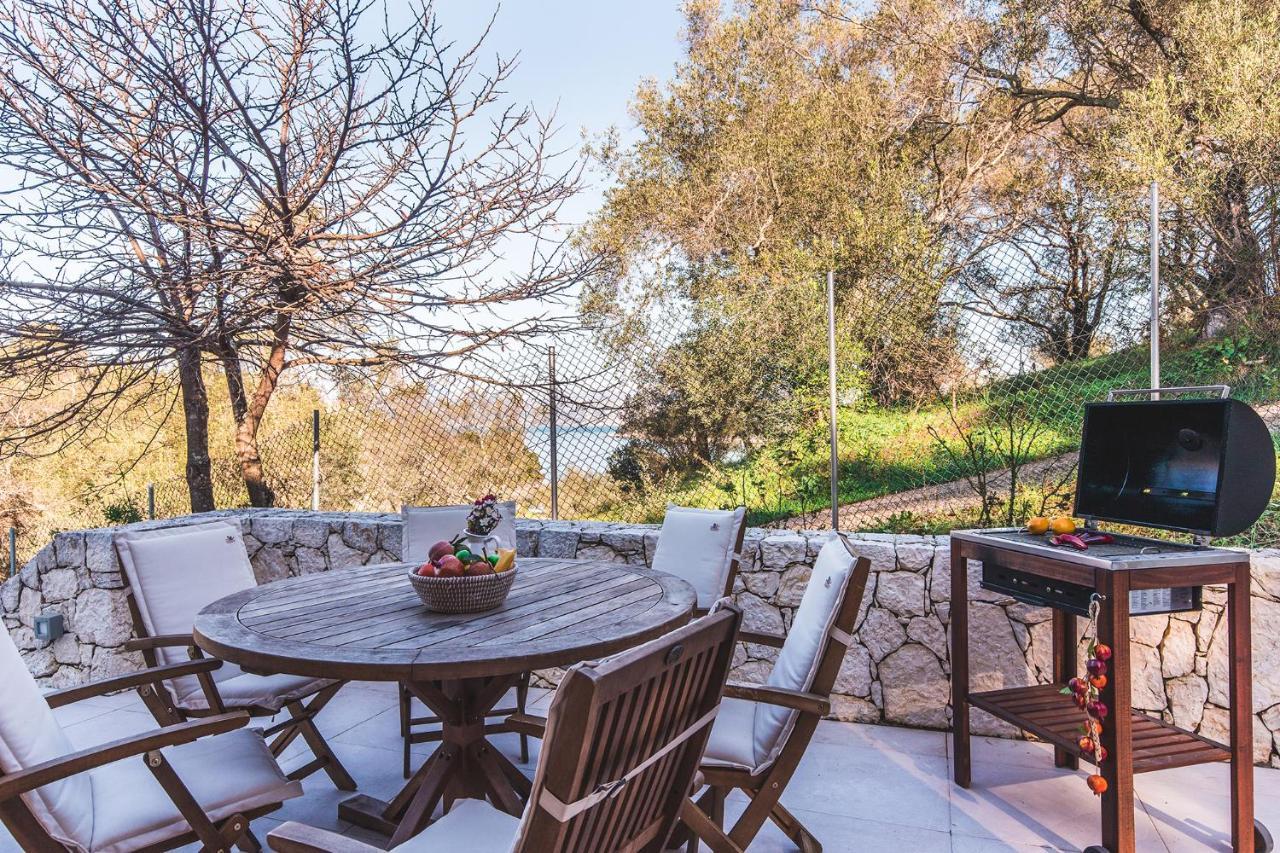 Villa Breeze & Villa Coco By Konnect, Avlaki Beach Kassiopi Dış mekan fotoğraf
